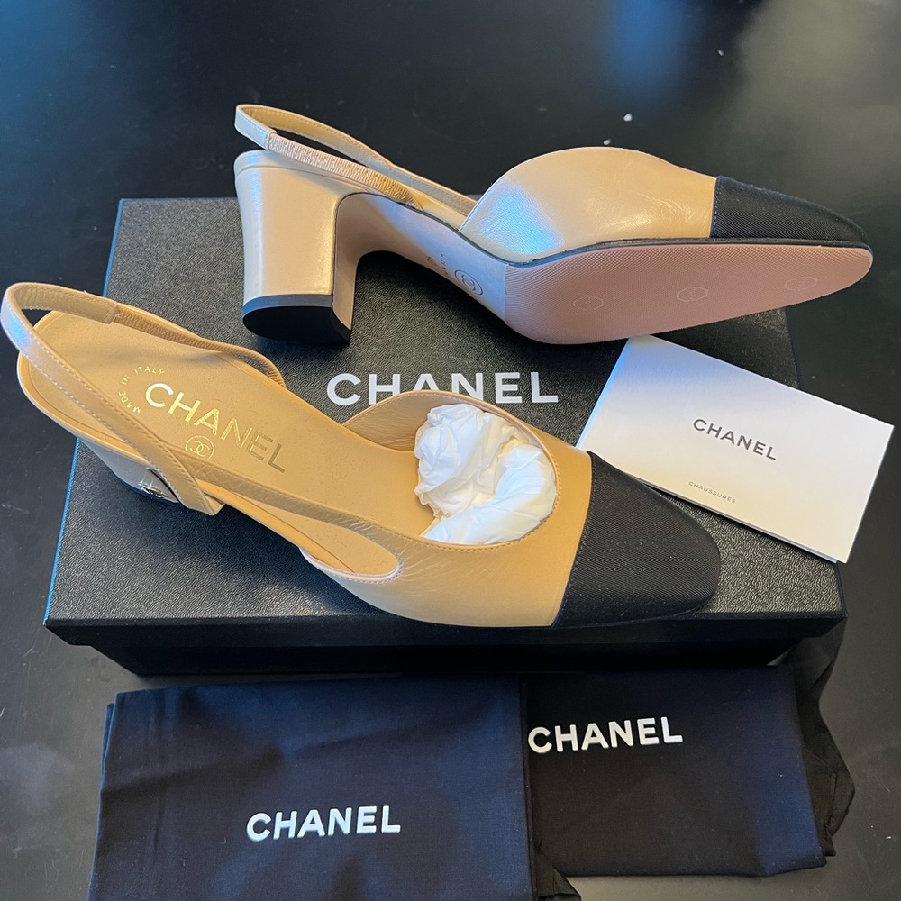 CHANEL CAP TOE SLINGBACKS - PRISTINE CONDITION NEVER WORN SZ 40 beige & black